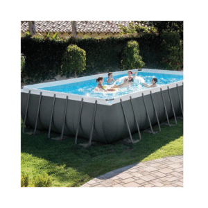 Ultra XTR 7,32 m : une grande piscine tubulaire Les piscines tubulaires Intex Ultra XTR sont pourvues d'un liner ultra résistant et d'un fond triple épaisseur pour une solidité et une robustesse incomparables. Avec leur design sobre et épuré et leur couleur tendance, ces piscines se fonderont parfaitement dans n'importe quel environnement que ce soit jardin, patio ou encore terrasse. Cette piscine rectangulaire longue de plus de 7 mètres vous procurera les sensations d'une véritable piscine enterrée ! D'une solidité à l'épreuve du temps, elle séduira toute la famille par sa simplicité au montage (une petite heure seulement) et son confort une fois montée. Pour toutes ces raisons, cette piscine hors sol a vraiment tout d'une grande ! Et pour toujours plus de plaisir, venez découvrir notre large sélection de jeux de piscine. Une piscine Intex équipée de la tête aux pieds Pour votre plus grand confort, la marque Intex vous propose dans ce kit, de nombreux accessoires. 1 filtre à sable 6 m³/h adapté ; 1 bâche de protection ; 1 tapis de sol pour une meilleure protection et stabilité ; 1 échelle de sécurité avec marches amovibles ; Vannes d'arrêt.