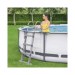 Un kit complet avec grande piscine, échelle et bâche Le kit de Bestway Steel Pro Max comprenant une piscine, une pompe de filtration à cartouche (II), une échelle, une bâche regroupe tous les ingrédients pour un été réussit. Un liner tritech solide et résistant Les piscines de la gamme Steel Pro Max sont d'une grande solidité. Dotées d'une structure métallique inoxydable, elles sont habillées d'un liner fabriqué en tritech. C'est un matériau qui est constitué de trois couches : une couche de polyester et 2 couches de PVC très solides. Ces trois couches participent à la longévité du bassin et la grande épaisseur du liner lui apporte une grande robustesse.