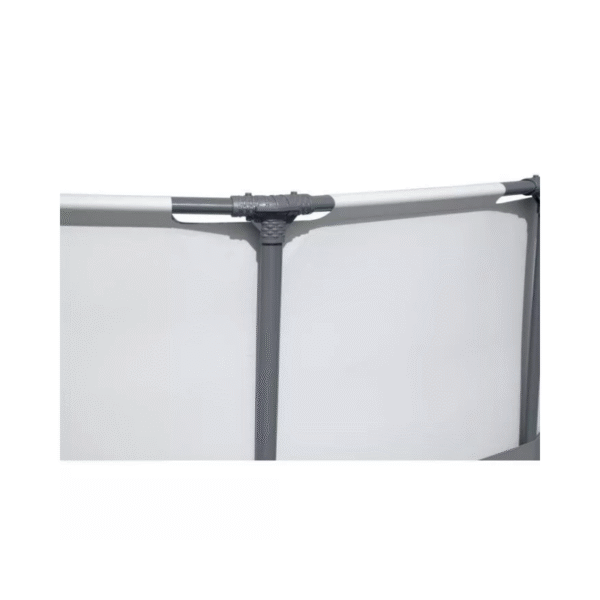 Un kit complet avec grande piscine, échelle et bâche Le kit de Bestway Steel Pro Max comprenant une piscine, une pompe de filtration à cartouche (II), une échelle, une bâche regroupe tous les ingrédients pour un été réussit. Un liner tritech solide et résistant Les piscines de la gamme Steel Pro Max sont d'une grande solidité. Dotées d'une structure métallique inoxydable, elles sont habillées d'un liner fabriqué en tritech. C'est un matériau qui est constitué de trois couches : une couche de polyester et 2 couches de PVC très solides. Ces trois couches participent à la longévité du bassin et la grande épaisseur du liner lui apporte une grande robustesse.