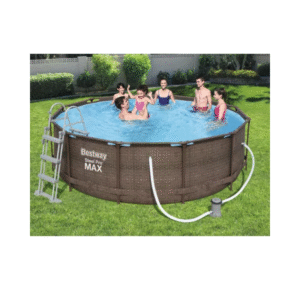 Une piscine tubulaire ronde imitation bois avec filtre à cartouche Cette piscine ronde Power Steel Pro Frame de 3,66 mètres de diamètre est équipée d'un système de filtration à cartouche. Avec un filtre à cartouche, la filtration se fait rapidement et s'adapte à la petite taille de la piscine. Une piscine fabriquée en Tritech : robuste et durable La piscine est fabriquée en Tri-Tech, un matériau composé de 3 couches : 2 couches de PVC laminé qui renferment un maillage synthétique intercalé de polyester, garantissant une résistance et une durabilité supérieure. Ce matériau de première qualité utilisé pour la conception des piscines hors-sol Bestway est également traité anti-UV et peut supporter des conditions extrêmes dont l'exposition au chlore. De plus, il a été testé pour résister à la pression d'un volume d'eau très important.