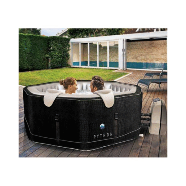 Voici le spa gonflable PYTHON, conçu par NetSpa, il possède un design octogonale. Idéal pour 5 personnes. Son habillage en similicuir noir mat au motif croco recouvrant l'extérieur, cela ajoute une touche d'élégance et de design à votre spa.